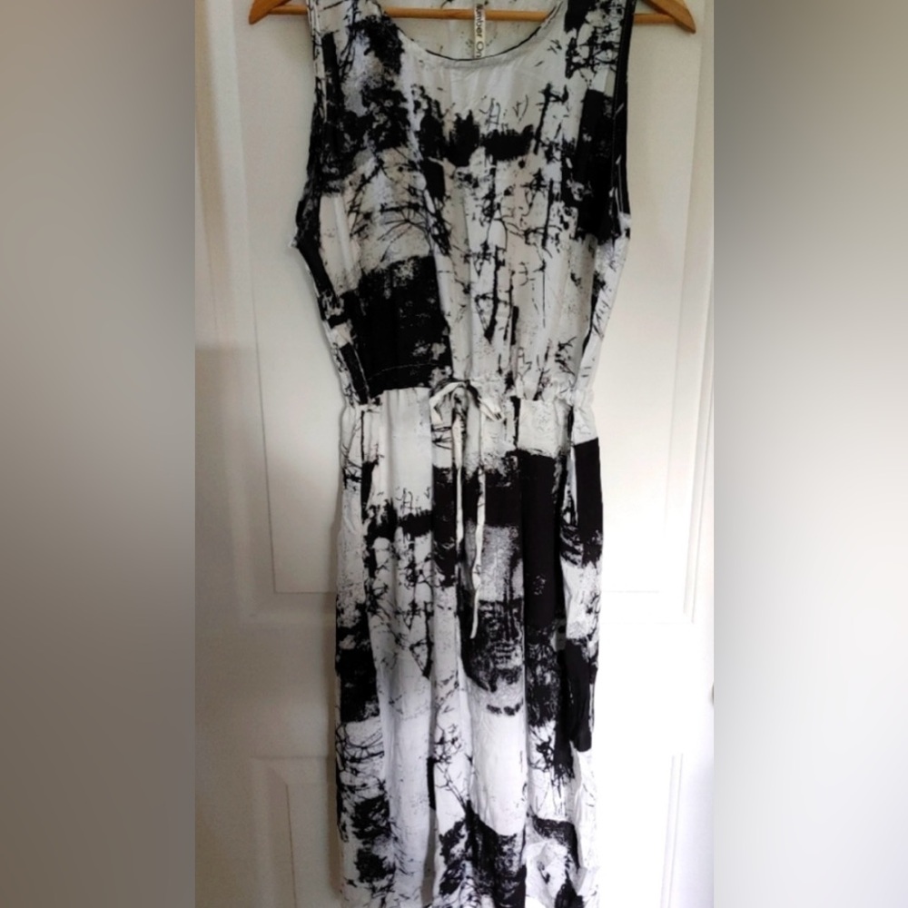 Number One brand Black and White dress funky abstract